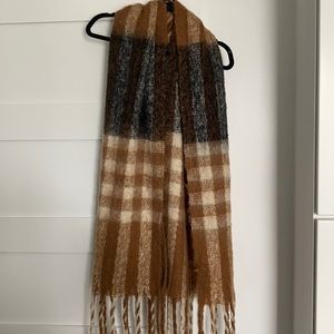 Cozy blanket scarf